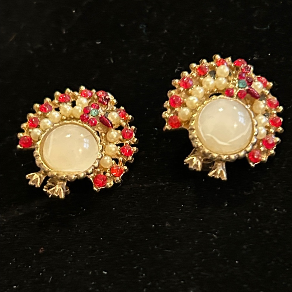 Gold, Red & White Scatter Pins